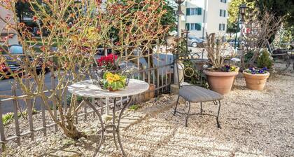 Freundliche Ferienwohnung "Alpenrose" in der Nähe der Altstadt mit Balkon und Garten