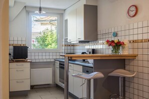 Kühlschrank, Ofen, Herdplatte, Geschirrspüler