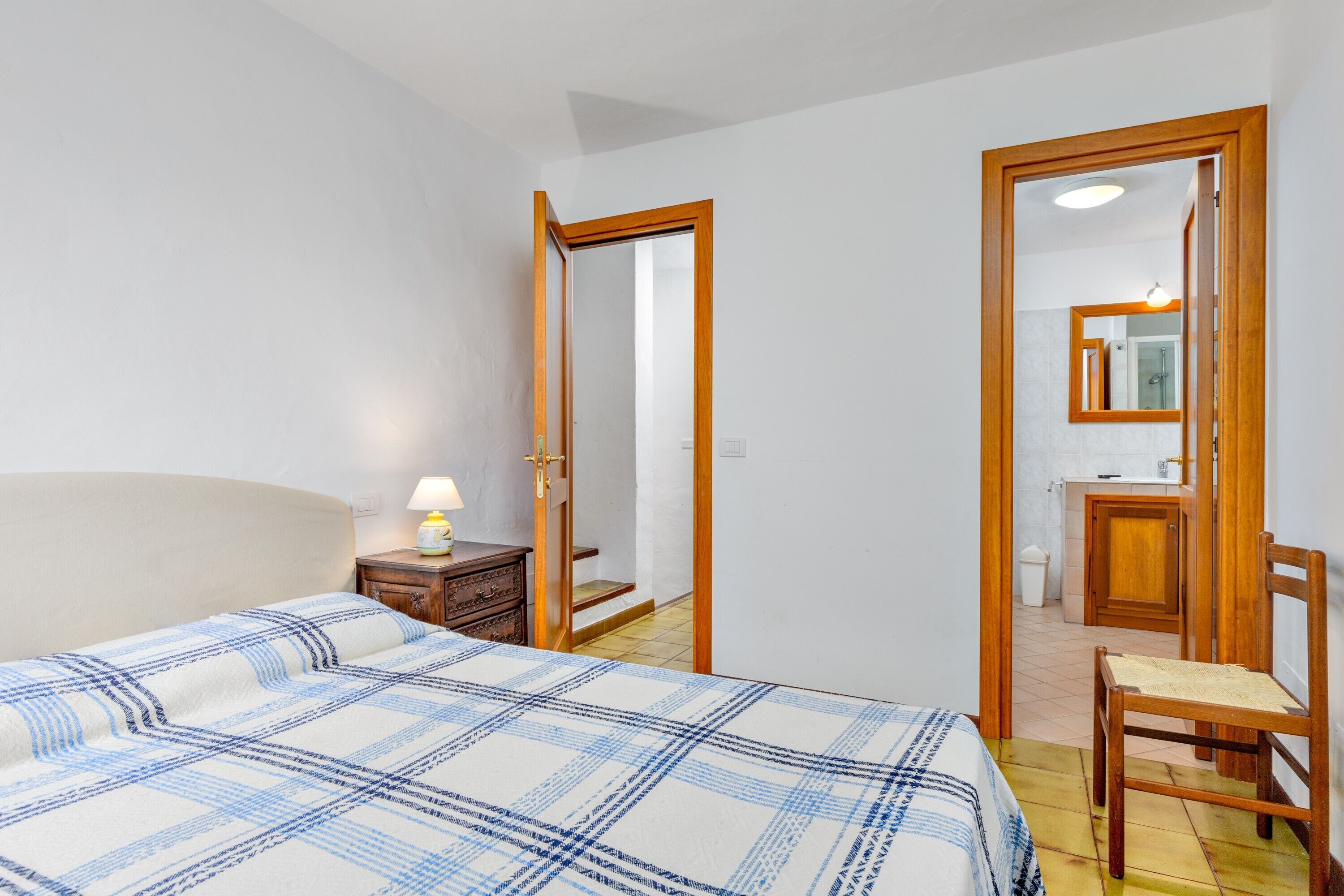 4 bedrooms, iron/ironing board, bed sheets