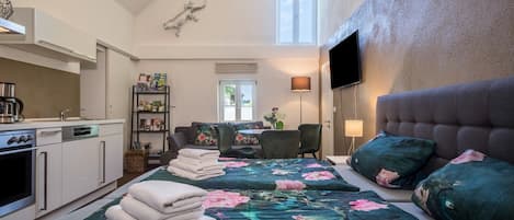 1 bedroom, iron/ironing board, free WiFi, bed sheets