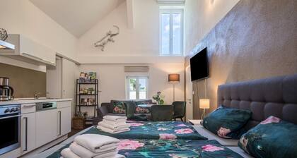 Apartment 'Hof Zum Stadl - Nr 2' with Private Terrace, Wi-Fi and Air Conditioning