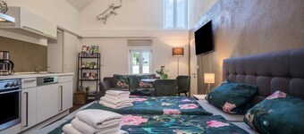 Apartment 'Hof Zum Stadl - Nr 2' with Private Terrace, Wi-Fi and Air Conditioning
