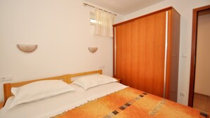 1 bedroom, internet, bed sheets - Apartments Mira, (16225), Omiš, hr (Omiš)