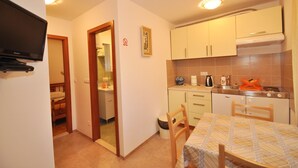 Private kitchen - Apartments Mira, (16226), Omiš, hr (Omiš)