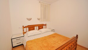 Room - Apartments Mira, (16226), Omiš, hr (Omiš)