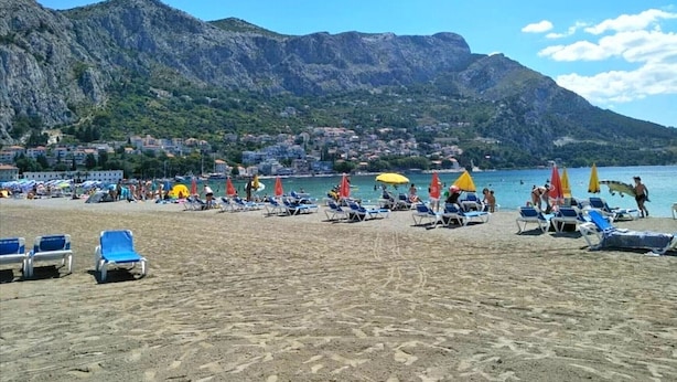Beach - Apartments Mira, (16226), Omiš, hr (Omiš)
