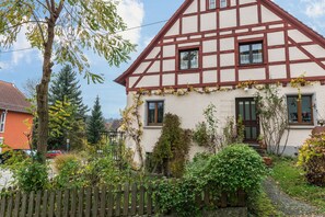 Exterior - Apartment 'Studiowohnung Haus 18' with Balcony and Wi-Fi (Überlingen)