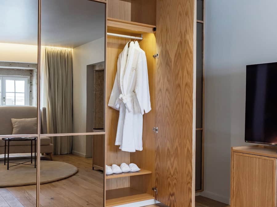 Minibar, caja fuerte, espacio para trabajar con un portátil