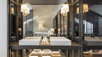 1 bedroom, minibar, in-room safe, laptop workspace