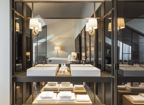 Suite, 2 Twin Beds | Minibar, in-room safe, laptop workspace, blackout drapes - Casa da Companhia Hotel & Spa, Vignette Collection by IHG (Porto)