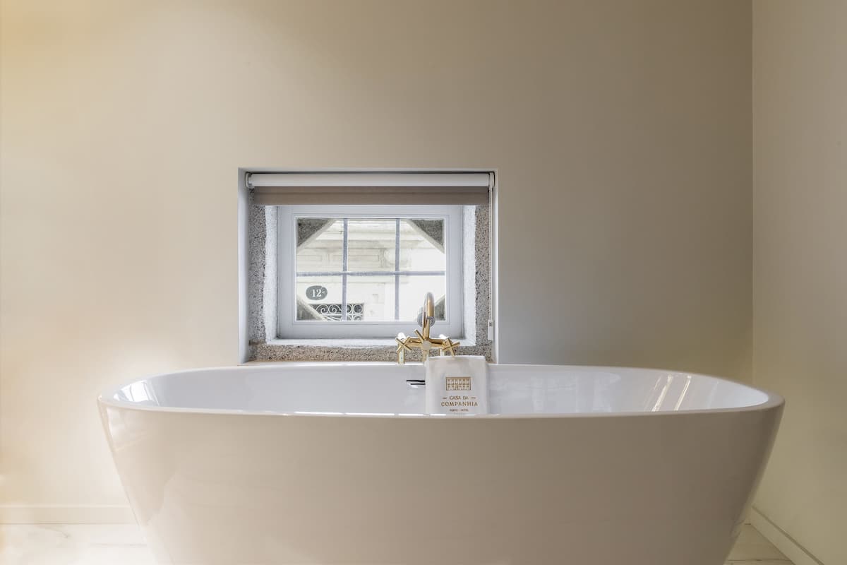 Suite, 1 Bedroom | 1 bedroom, minibar, in-room safe, laptop workspace