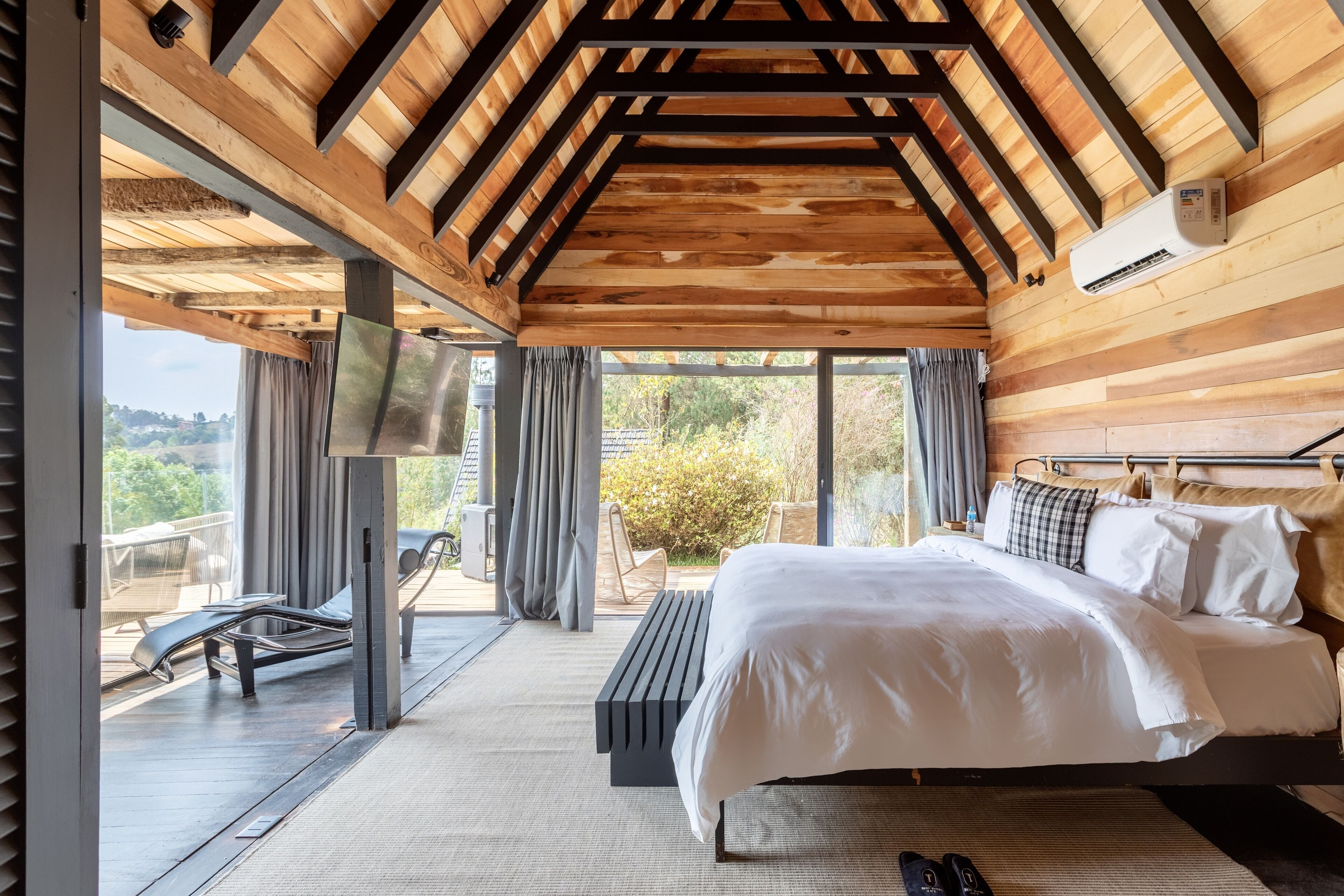 1 bedroom, premium bedding, down duvets, minibar