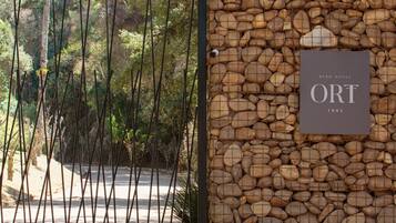 A stone wall with a plaque reading "BERG HOTEL ORT 1943".
