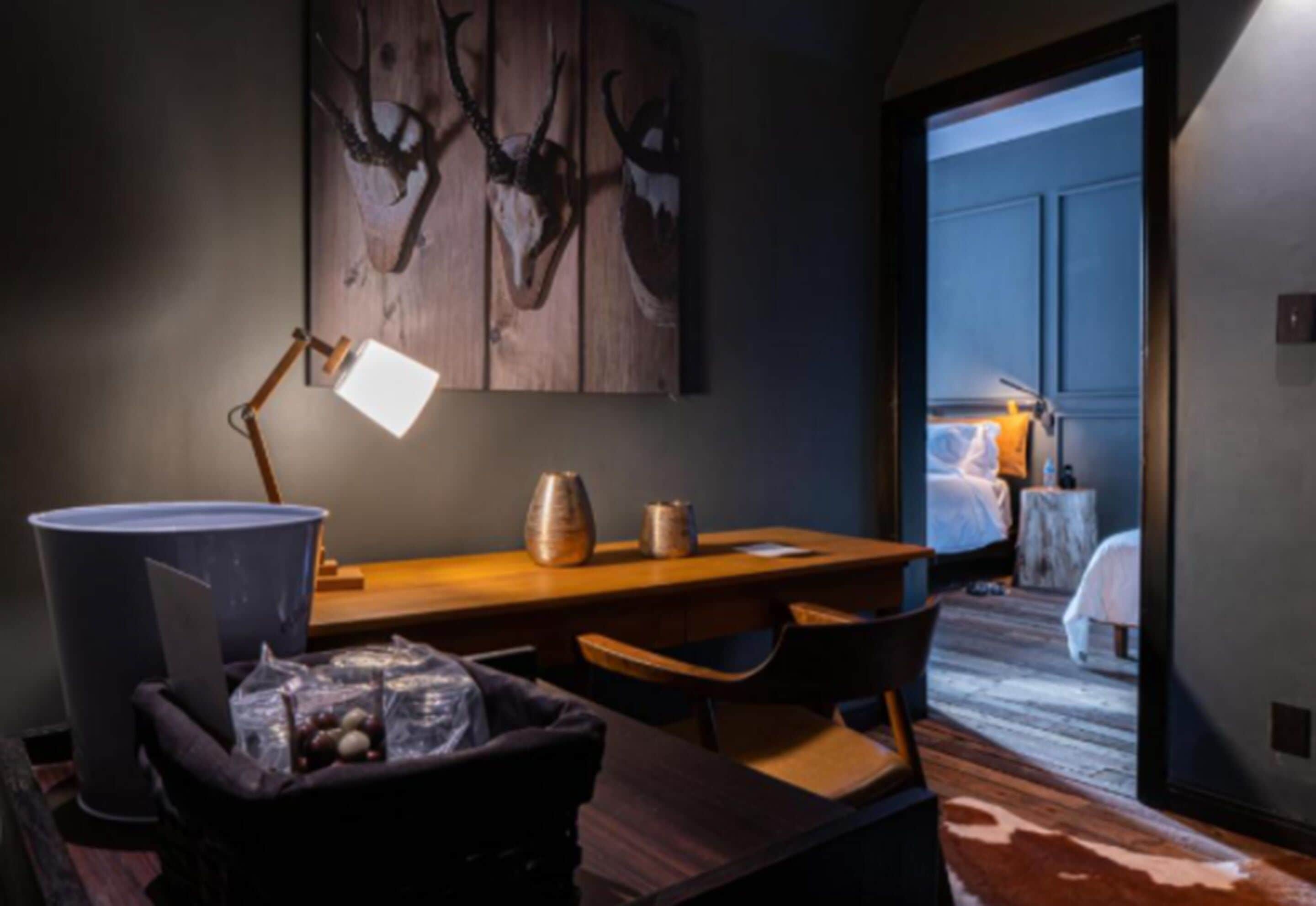 junior suite | 1 bedroom, premium bedding, down duvets, minibar