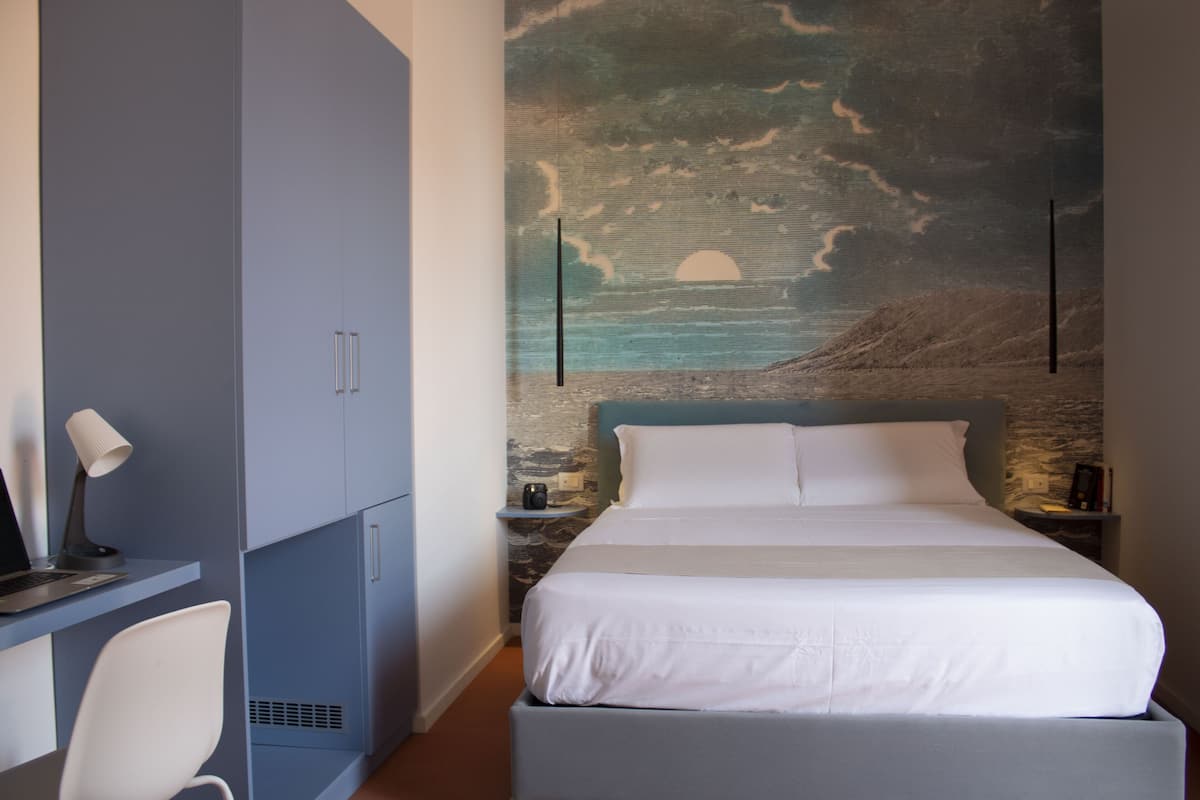 Deluxe Double Room | Hypo-allergenic bedding, down comforters, memory foam beds, minibar