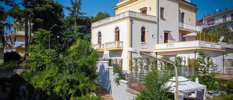 Fachada de la propiedad