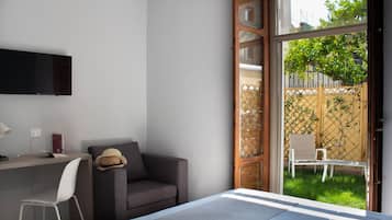 Standard-Doppelzimmer, Terrasse, zum Garten hin