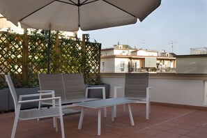 Deluxe Double Room | Terrace/patio - Relais Villa Montedonzelli (Naples)