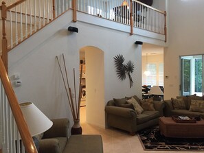 Interior - Beautiful single family home conveniently located (Naples)