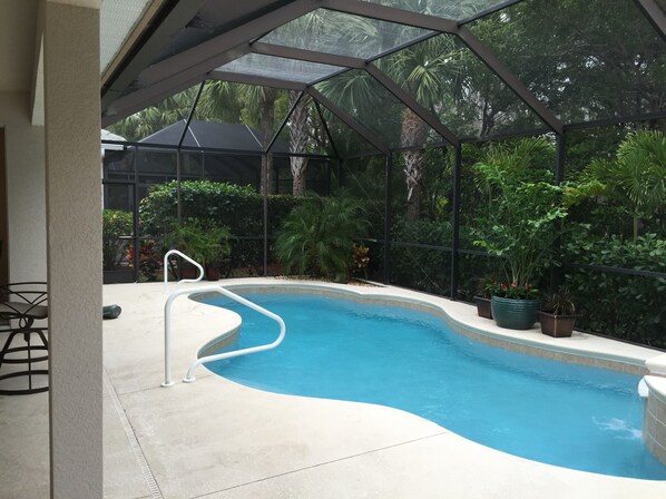 Outdoor pool, a heated pool - Beautiful single family home conveniently located (Naples)