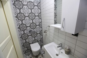 Shower, towels
