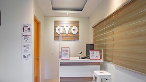 Interior - OYO 605 The Quarters (Manila)