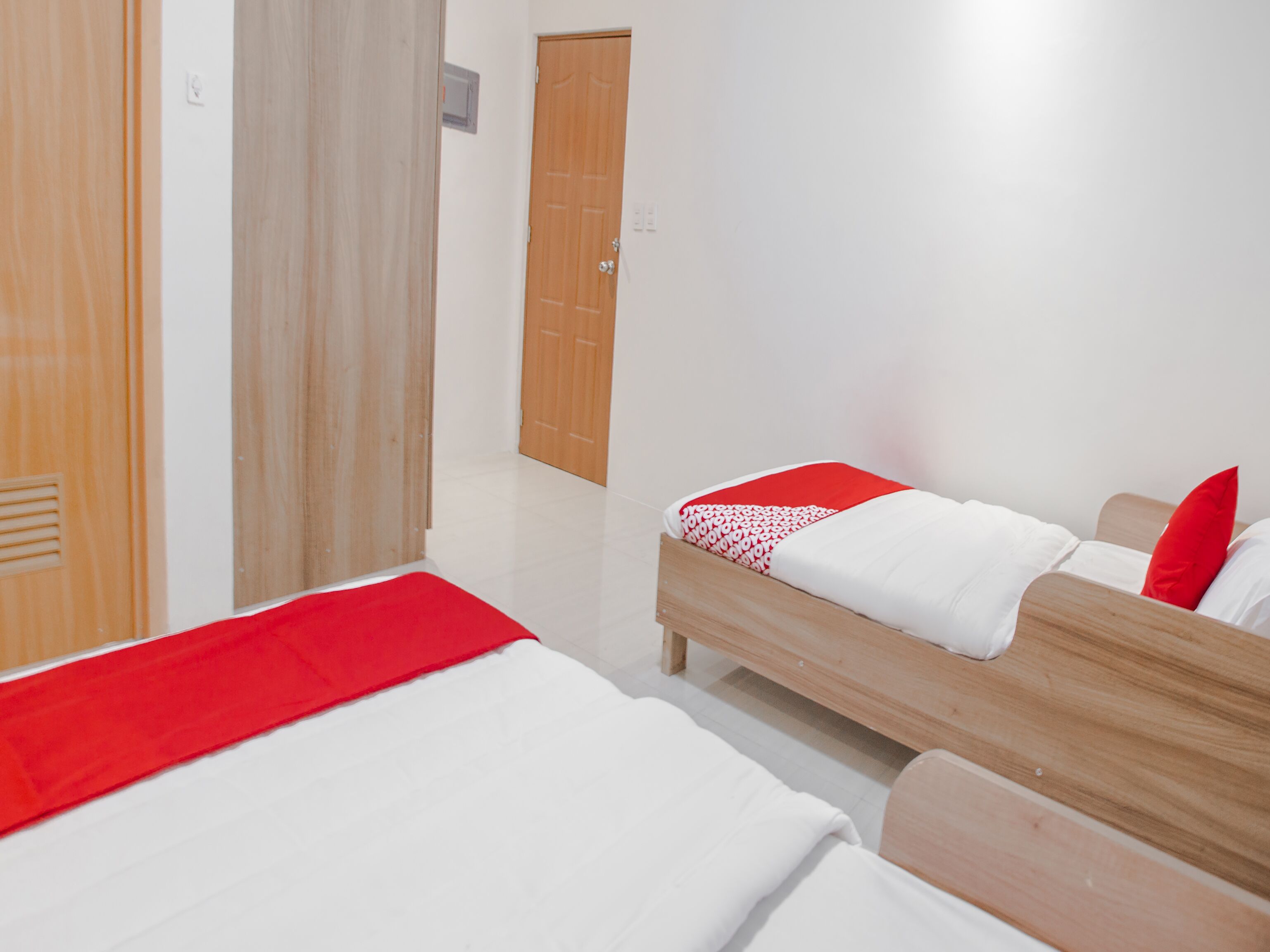 Free WiFi, bed sheets