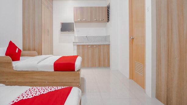 Deluxe Twin Room | WiFi (free), bed sheets - OYO 605 The Quarters (Manila)
