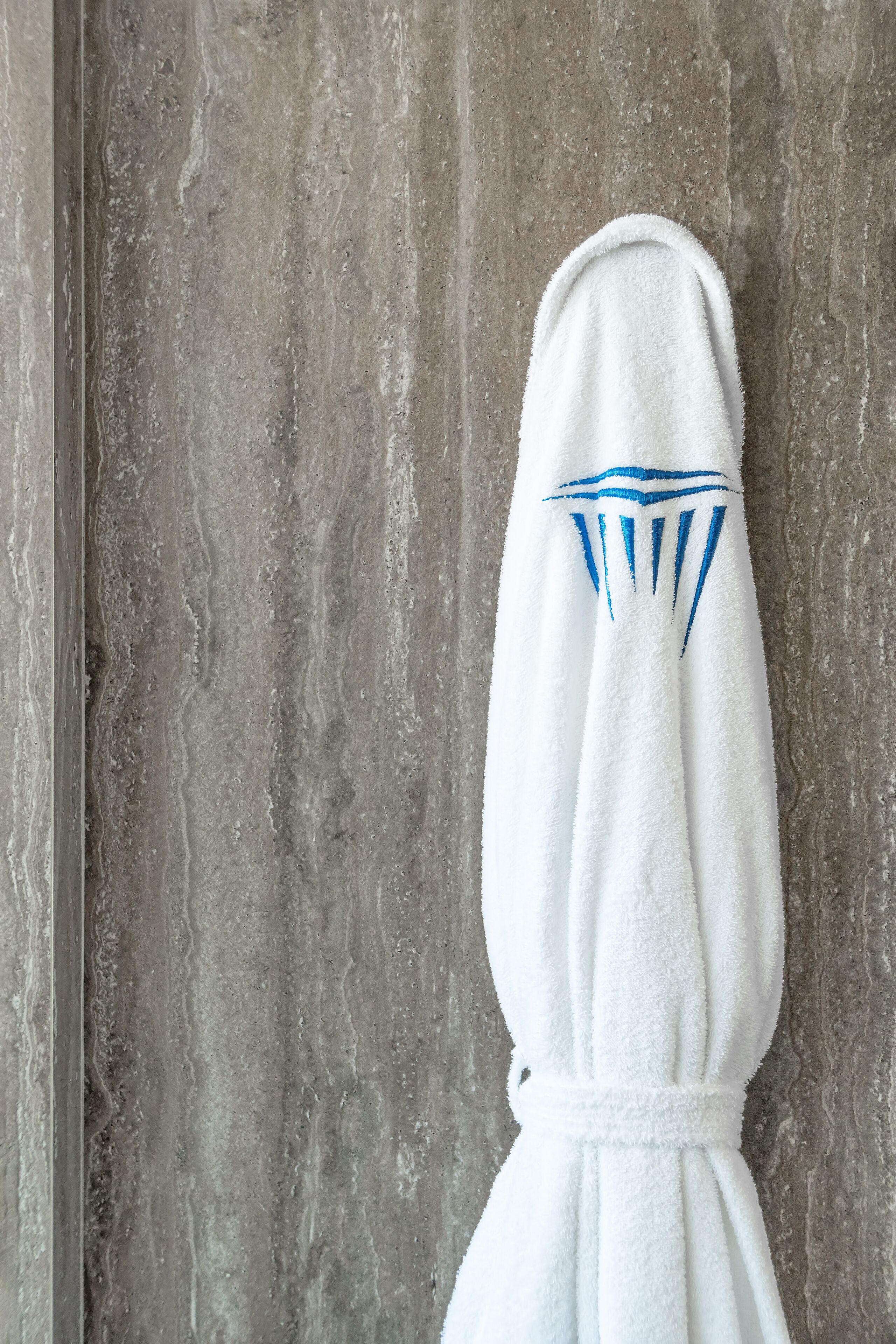 shower, rainfall showerhead, free toiletries, hair dryer