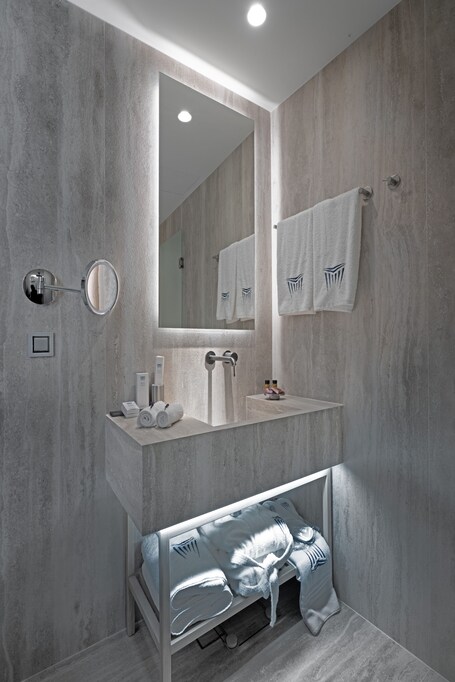 Hellenic Vibes Smart Hotel - Image 40