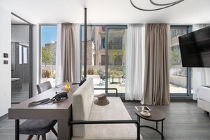 Hellenic Vibes Suite | 1 kamar tidur, seprai antialergi, minibar, dan brankas