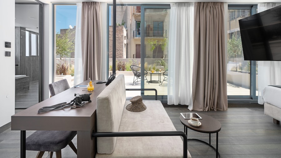 Hellenic Vibes Smart Hotel