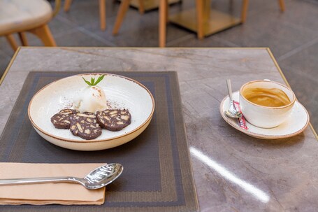 Hellenic Vibes Smart Hotel - Image 37