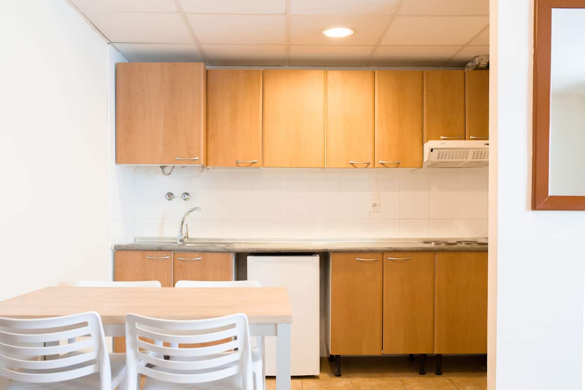 SpishÀll, brödrost, grytor/köksredskap och frys