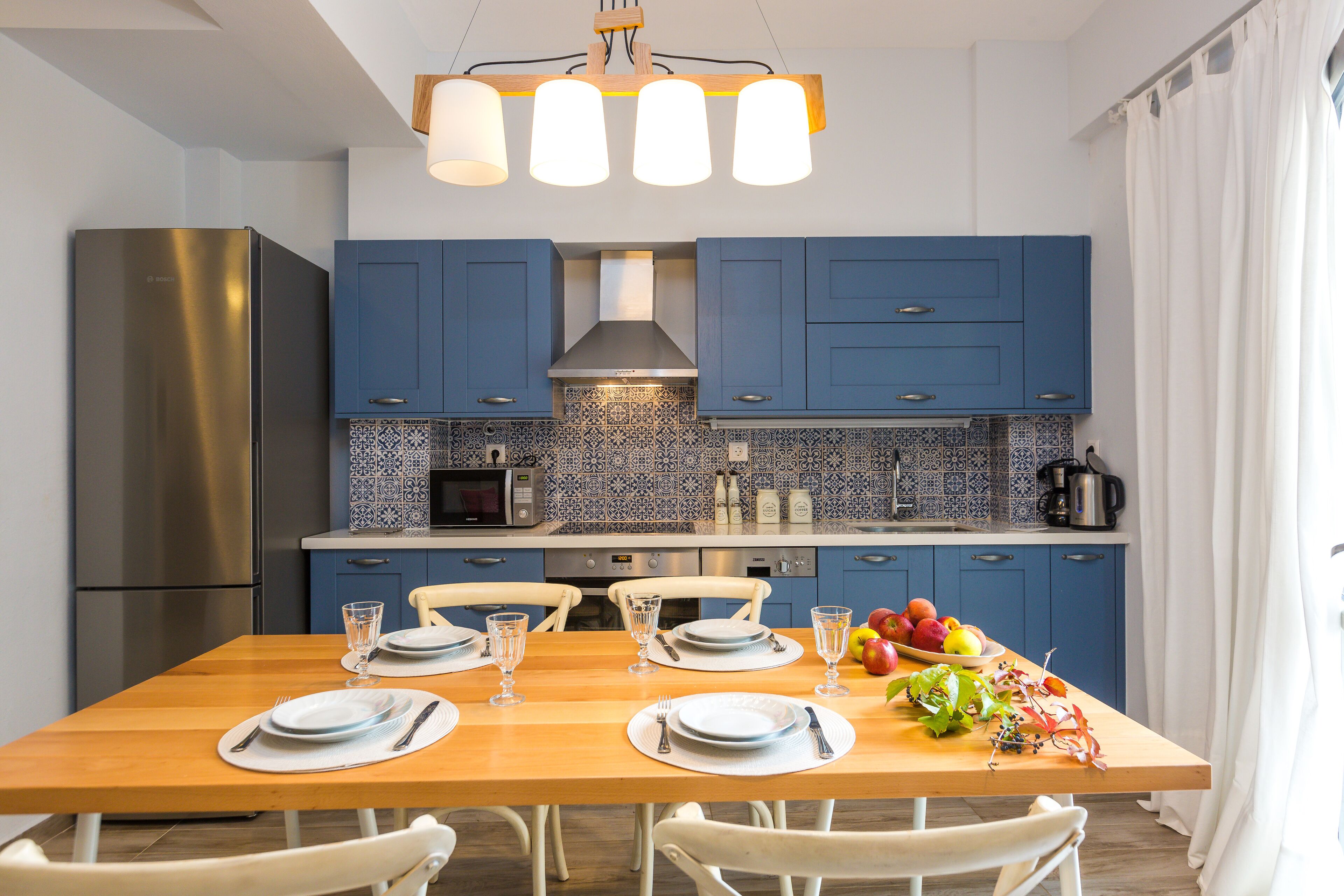 Dúplex Deluxe | Cocina privada | Microondas, horno, parrilla de estufa y lavavajillas 