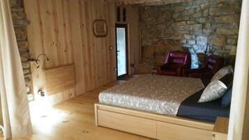 1 slaapkamer, een bureau, wifi, beddengoed