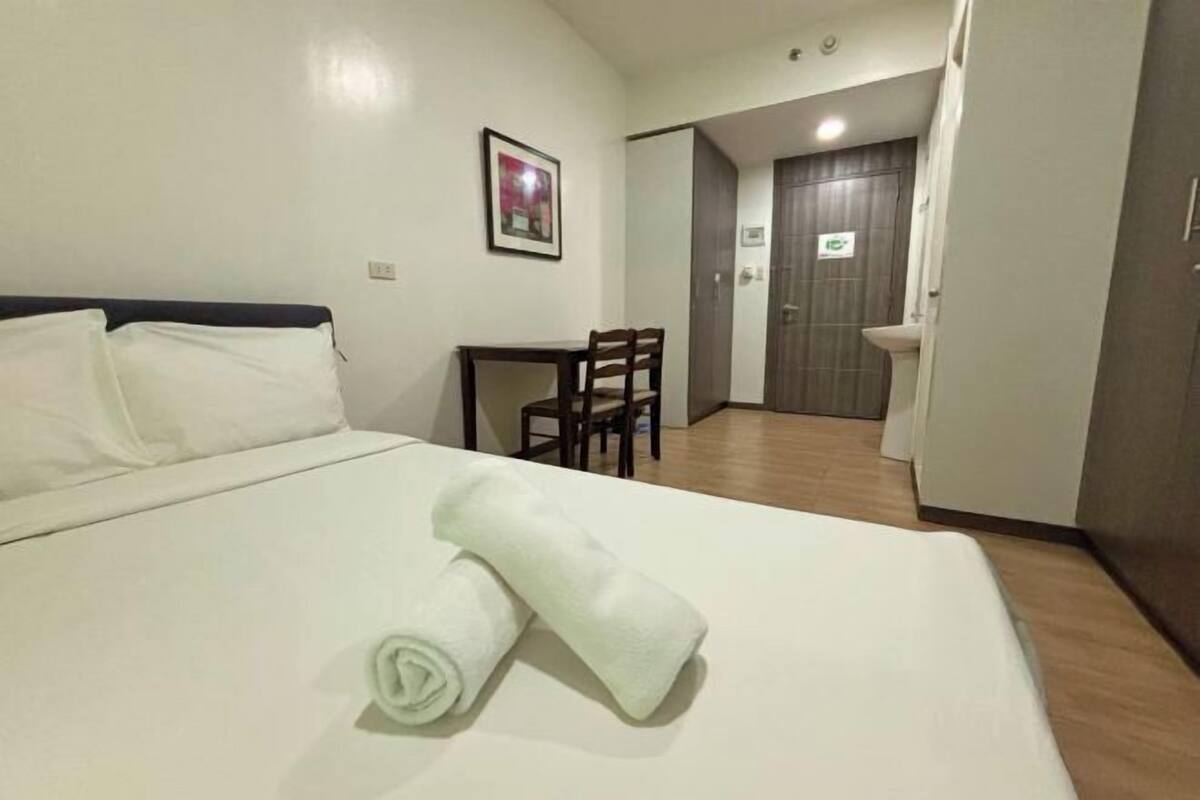 WiFi (free), bed sheets