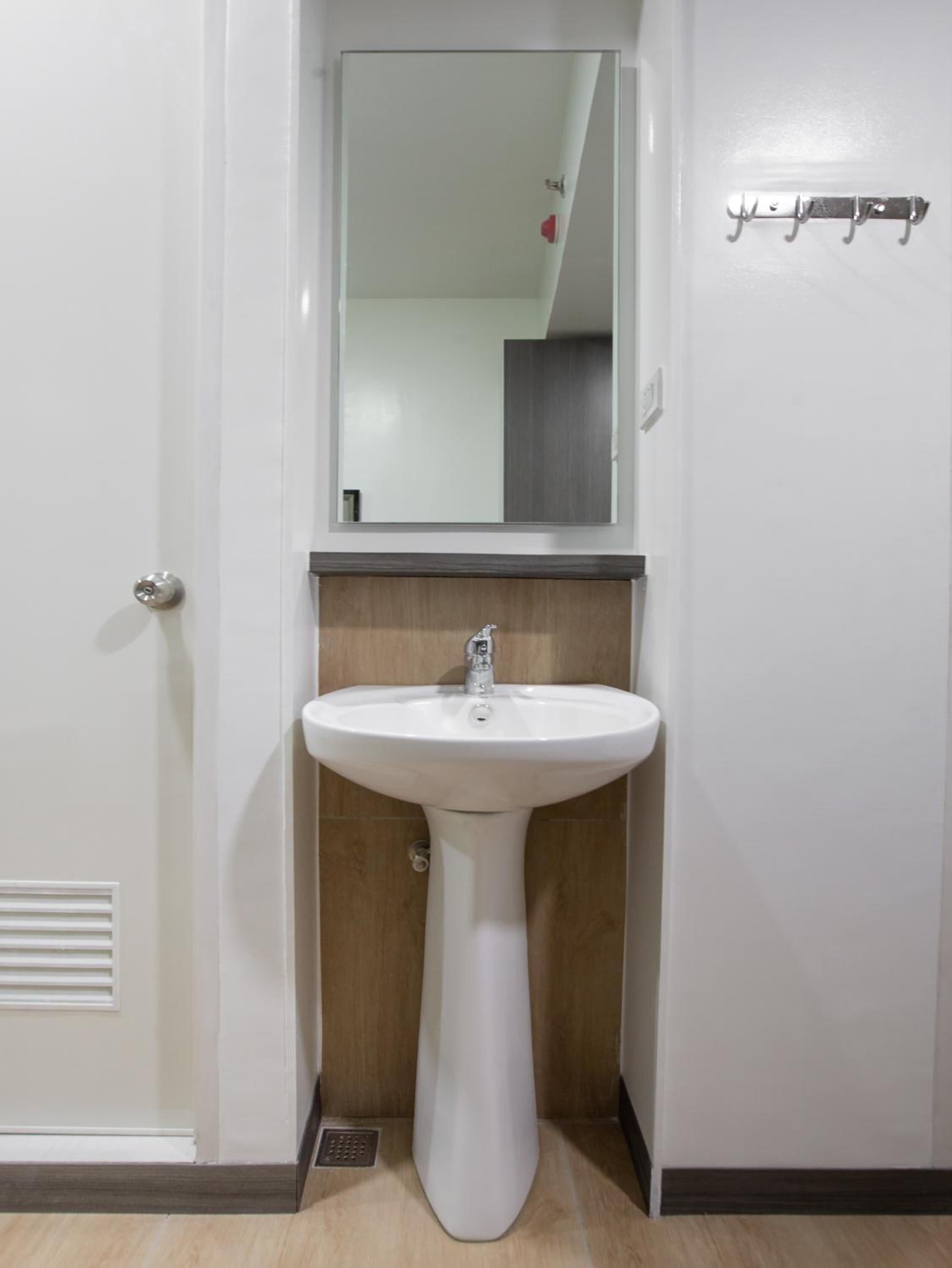 shower, rainfall showerhead, bidet, towels