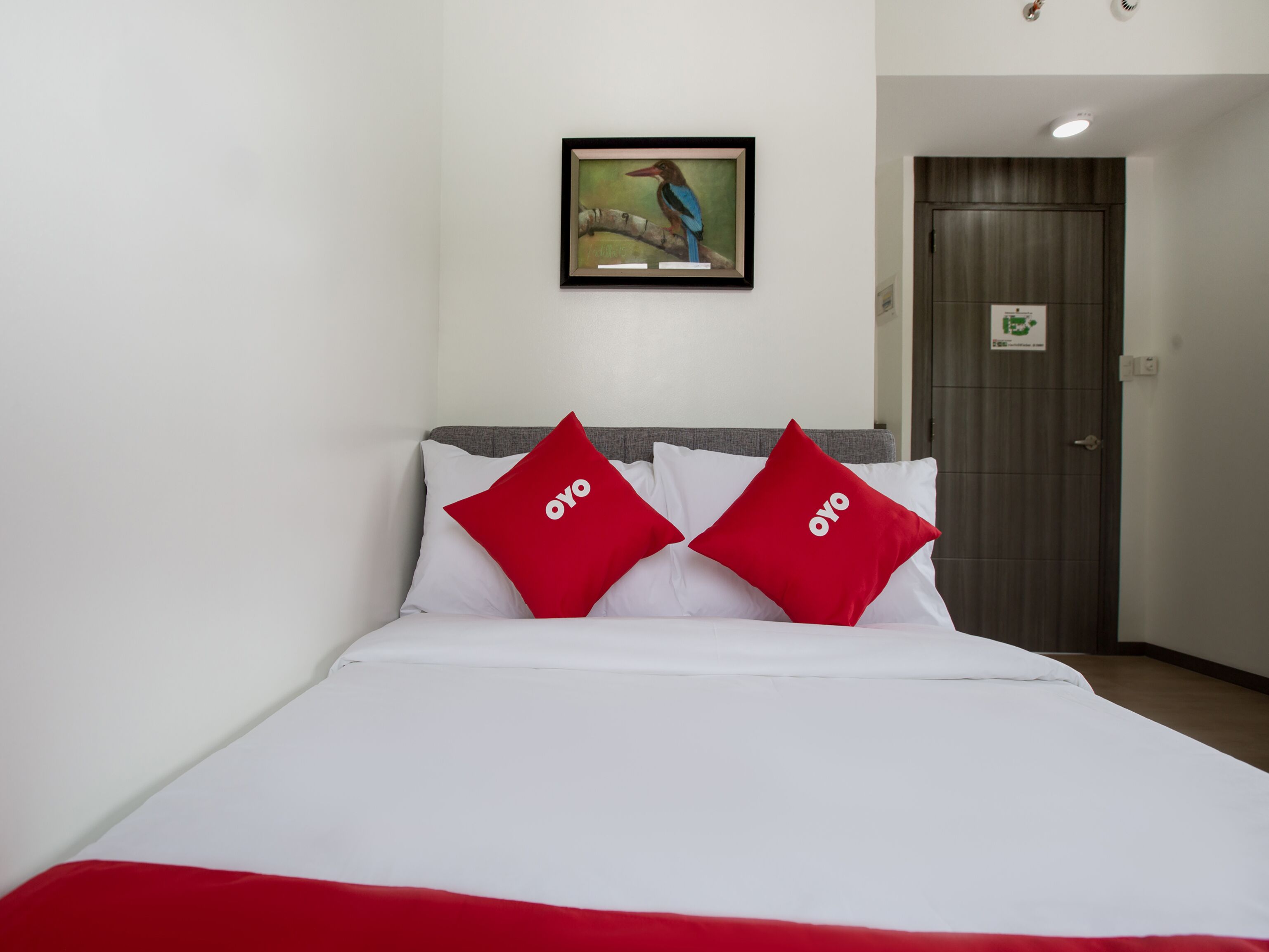 deluxe double room | free wifi, bed sheets