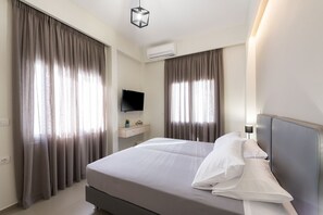 2 chambres, coffres-forts dans les chambres, fer et planche à repasser