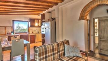 Fernseher, Kamin, DVD-Player, Tischtennisplatte