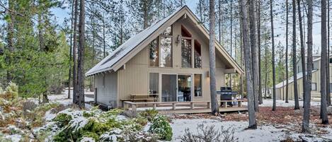 House, 2 Bedrooms | Exterior