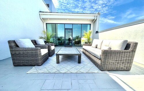 The PRES@The 713! Penthouse Suite with private rooftop patio, on Bourbon Trail!