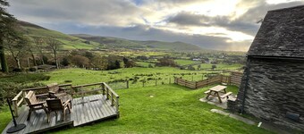 Converted Barn. Dogs welcome. Dog play field. Walk to local pub.