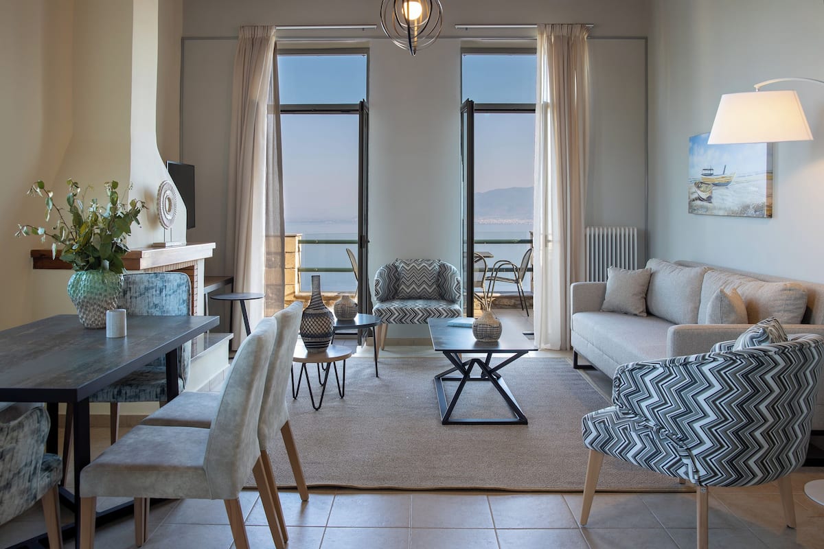 Egyptian cotton sheets, premium bedding, pillow-top beds, in-room safe