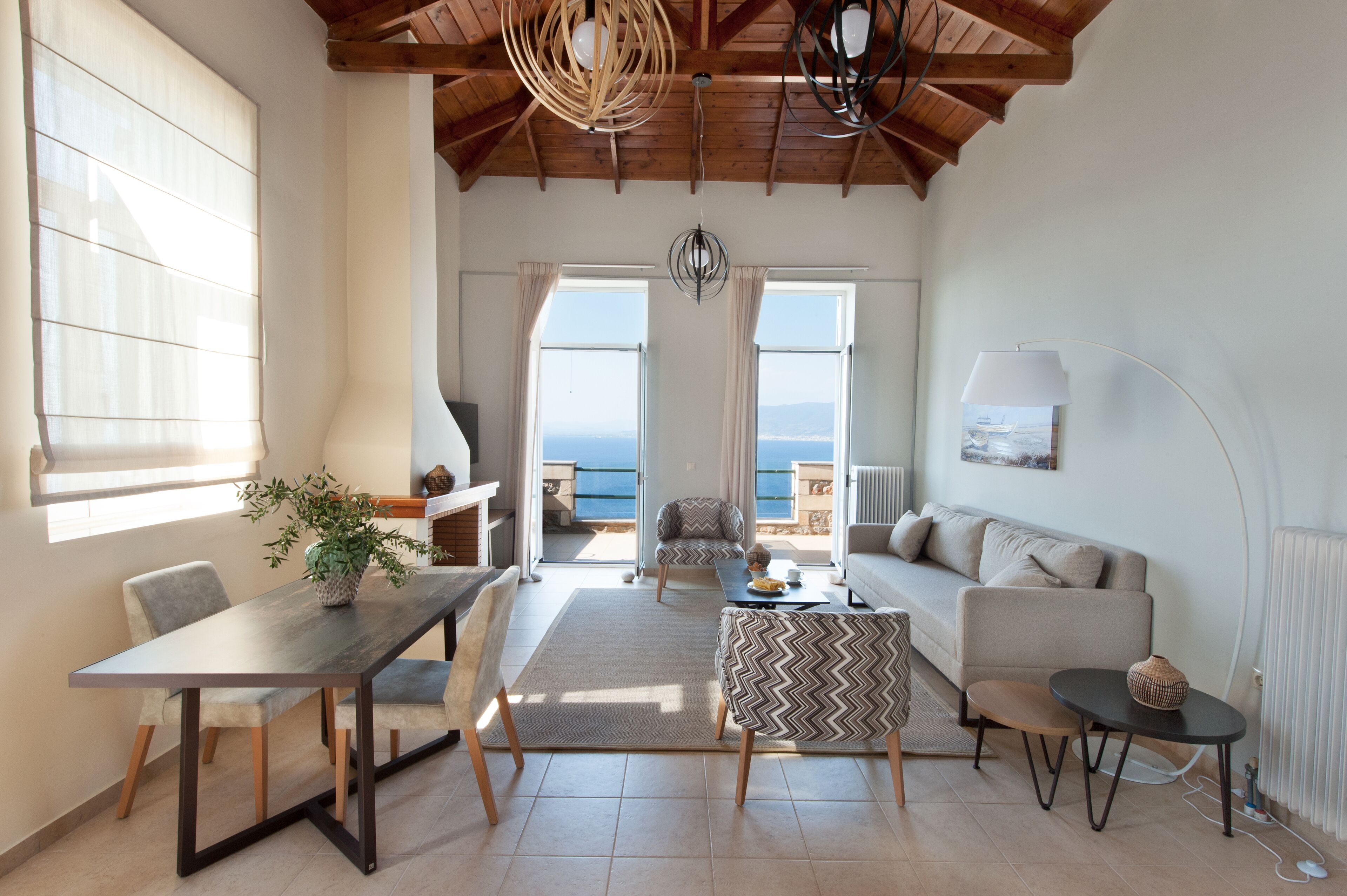 Smart TV 42-inch có truyền hình vệ tinh, TV, lò sưởi 