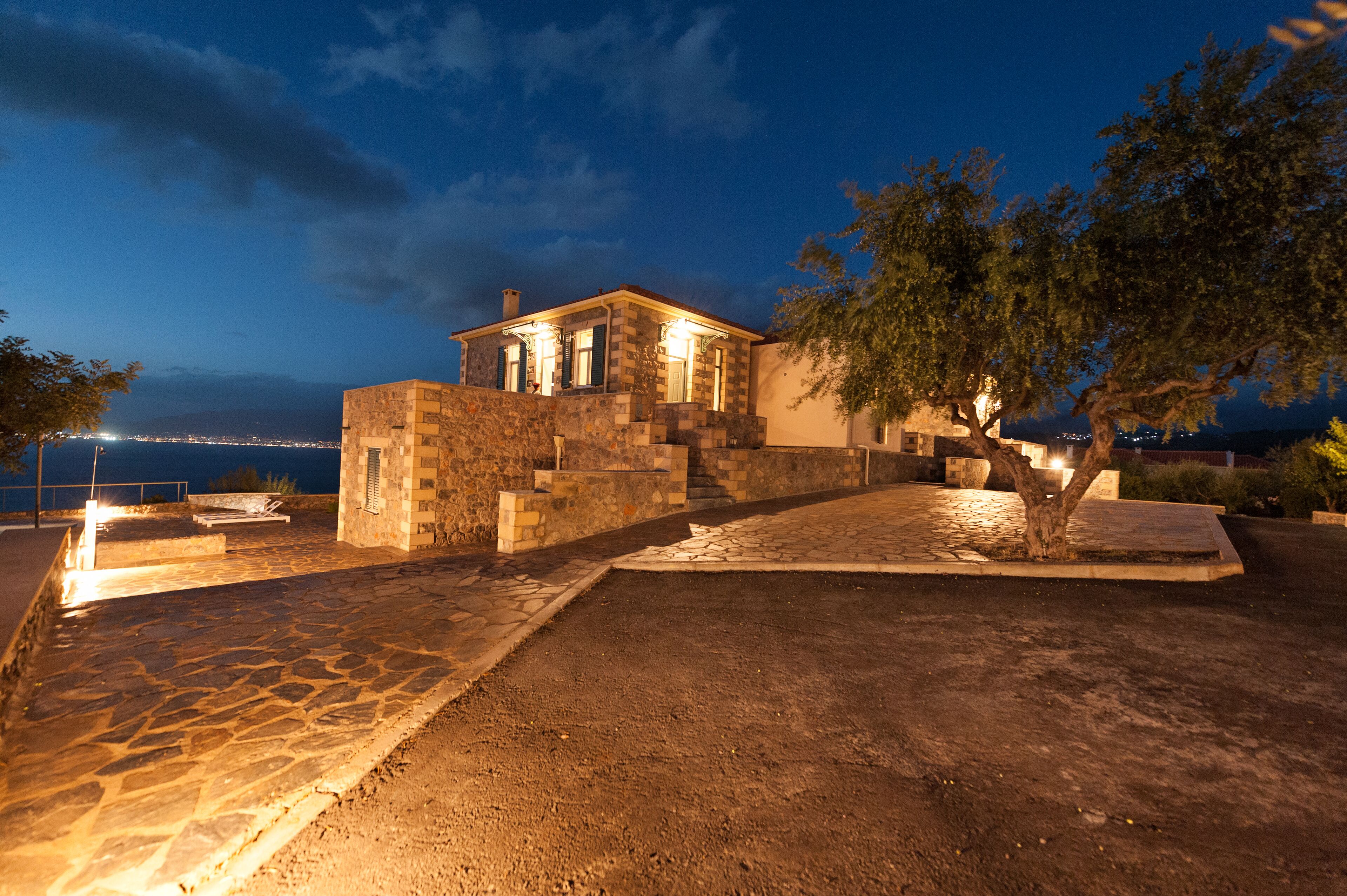 المنشأة من الخارج