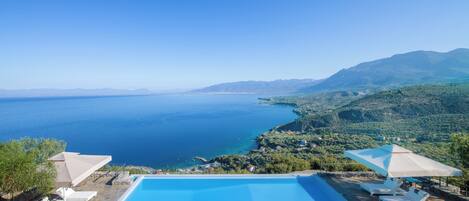 Luxe villa, privézwembad, uitzicht op zee (Searocks) | Lakens van Egyptisch katoen, luxe beddengoed, pillowtop-bedden