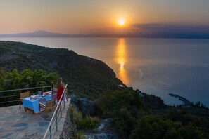 Dining - Searocks Exclusive Village (West Mani)