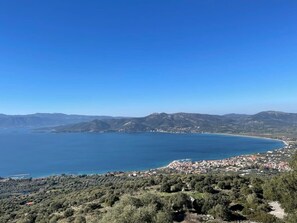A coastal town with a clear view of the sea and surrounding hills. - Elsa Modern Apartment One bed with private outdoor seating. Ground level Apt1 (Pogonia)